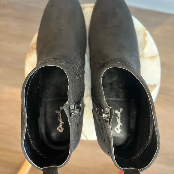 NWOT Qupid | Women’s Black Western Suede Booties 9 - Picture 8 of 12